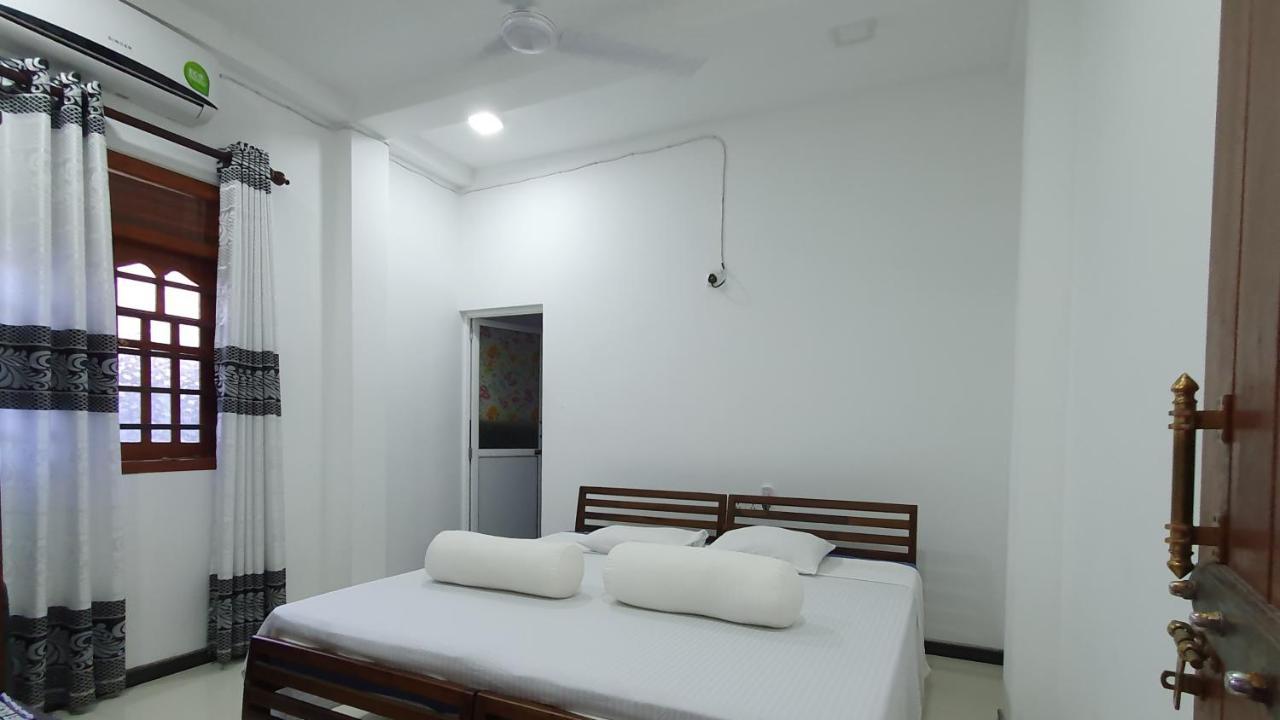 Bandulas Beach House Hikkaduwa Exterior photo